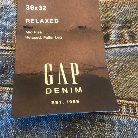 NWT GAP 36X32 Relaxed Jeans - Picture 2 of 3
